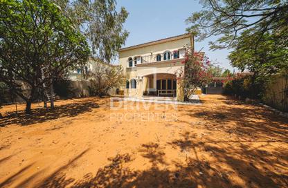 Villa - 3 Bedrooms - 5 Bathrooms for rent in District 6 - Jumeirah Park - Dubai