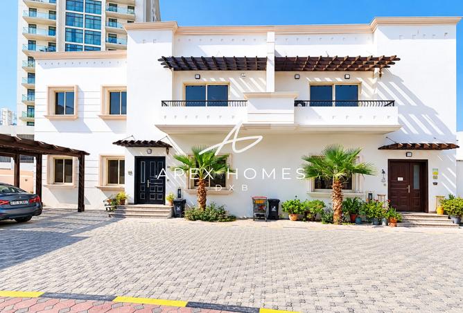 Best Location 5 BR + M Villa | Shared Pool