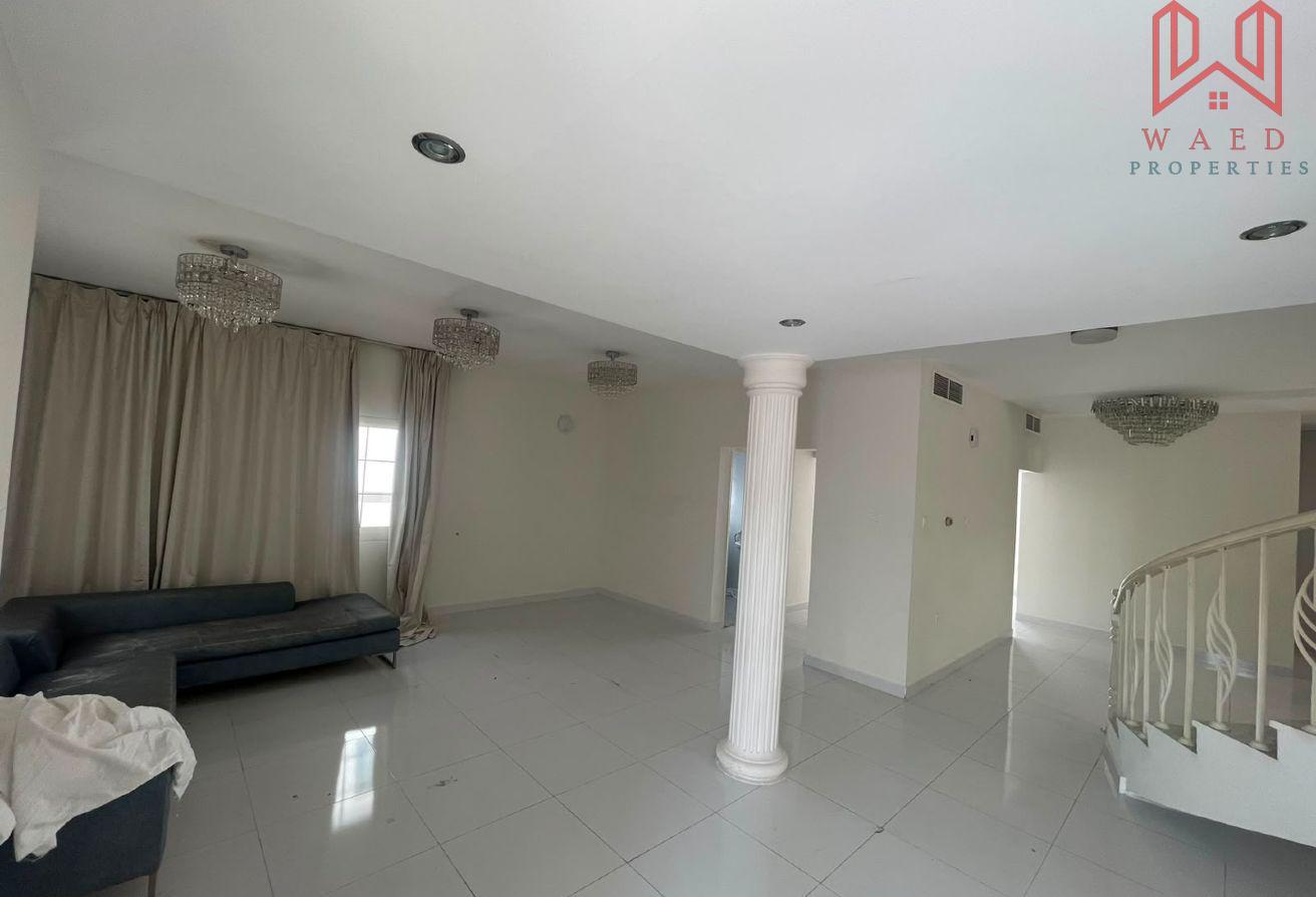 Charming 4BR Villa | Private Garden|Prime Location photo 5