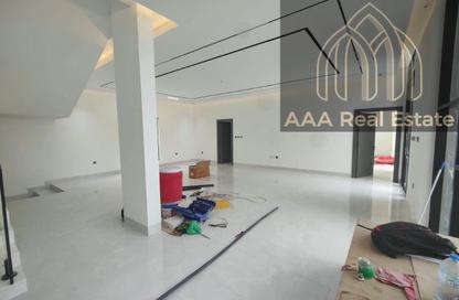 Villa - 4 - 6 for rent in Al Aweer 1 - Al Aweer - Dubai