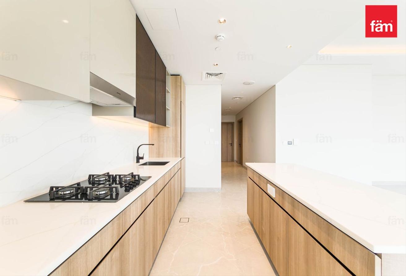 2BR | High Floor | Vacant | Golf Course View photo 6