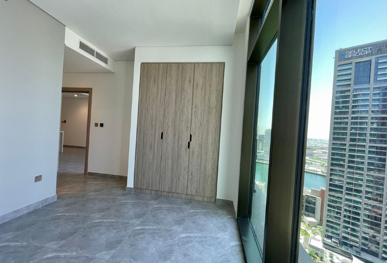 Cozy Apartment |Canal View| Low Rent in Prime Area — image 12