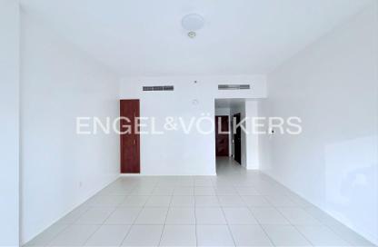Apartment - Studio - 1 Bathroom for rent in Cascades Tower - Dubai Marina - Dubai