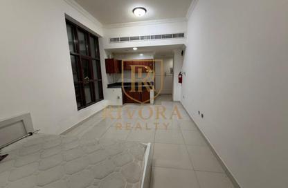 Apartment - Studio - 1 Bathroom for rent in Al Souk Al Kabeer - Bur Dubai - Dubai