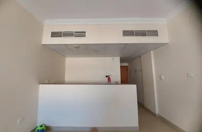 شقة - 1 حمام للايجار في مبنى جي جي كو مويلح - تجارية مويلح - الشارقة