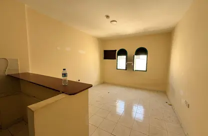 شقة - 1 حمام للايجار في بو تينة - الشرق - الشارقة شقة - 1 حمام للايجار في بو تينة - الشرق - الشارقة