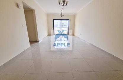 Apartment - 3 Bedrooms - 3 Bathrooms for rent in Muwaileh Commercial - Sharjah