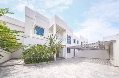 Villa - 3 Bedrooms - 4 Bathrooms for rent in Umm Suqeim 3 - Umm Suqeim - Dubai