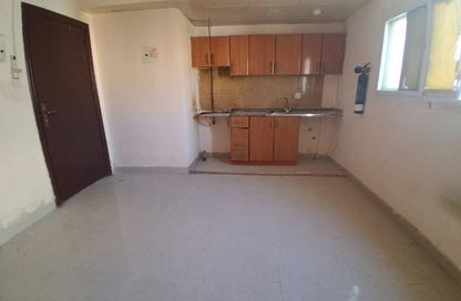 Apartment - Studio - 1 for rent in Muwailih Building - Muwaileh - Sharjah