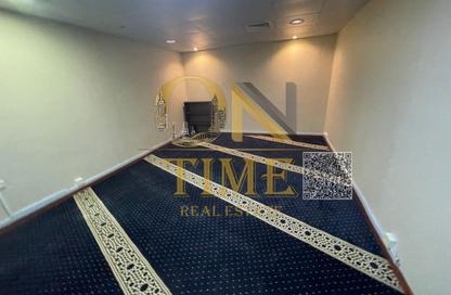 Business Centre - Studio - 5 Bathrooms for rent in Al Rumailah building - Al Rumailah 2 - Al Rumaila - Ajman