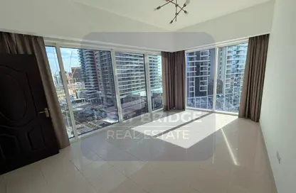 شقة - 1 حمام للايجار في برج وارف الغربي - الخليج التجاري - دبي