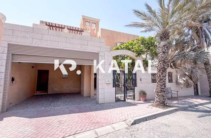 Villa - 5 - 6 for sale in Mushrif Gardens - Al Mushrif - Abu Dhabi