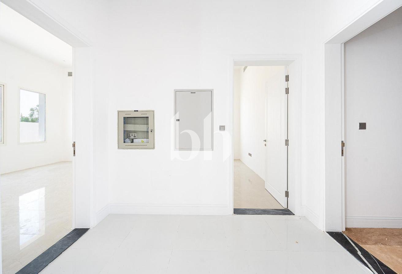 Massive Plot | Upgraded | Ready to move in photo 8
