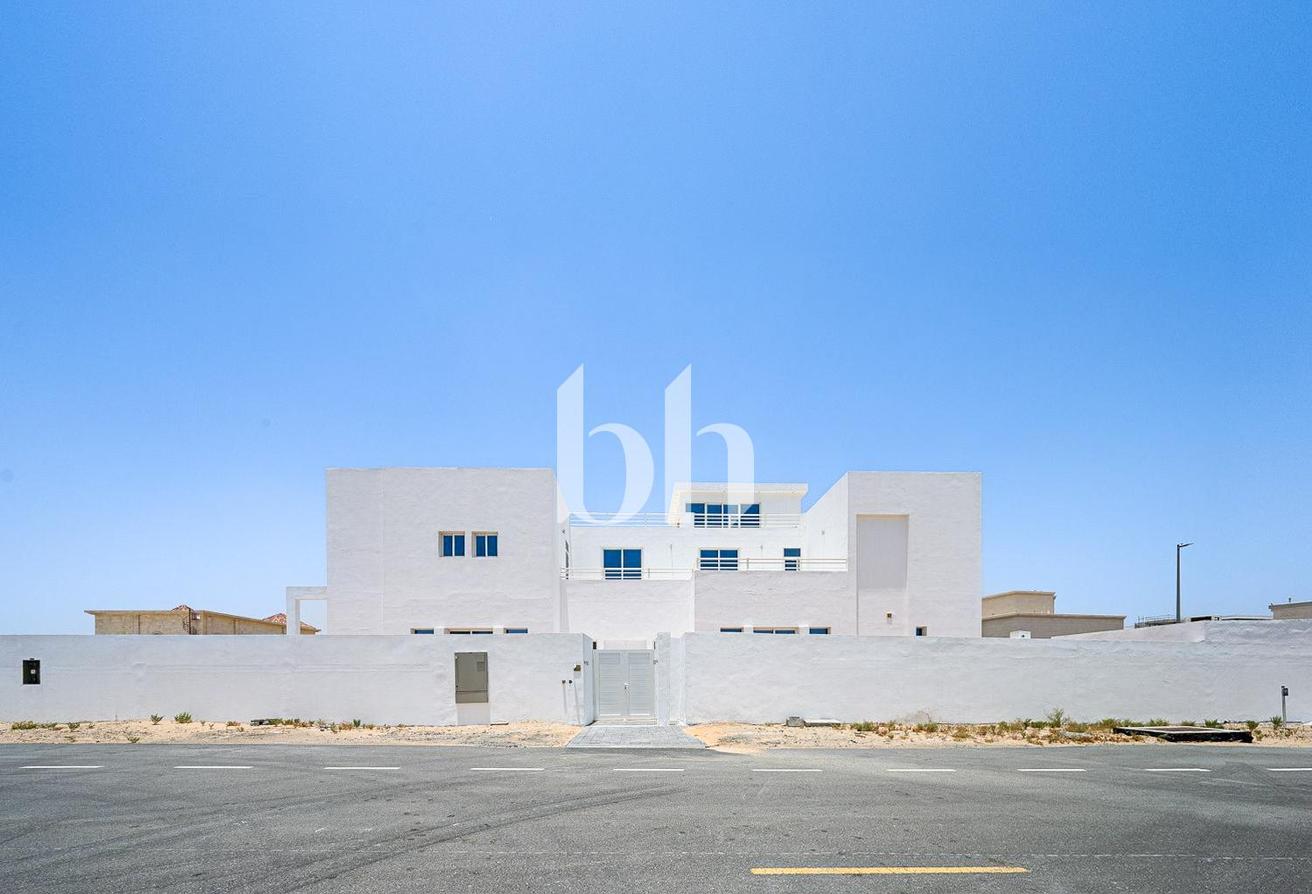 Massive Plot | Upgraded | Ready to move in photo 7