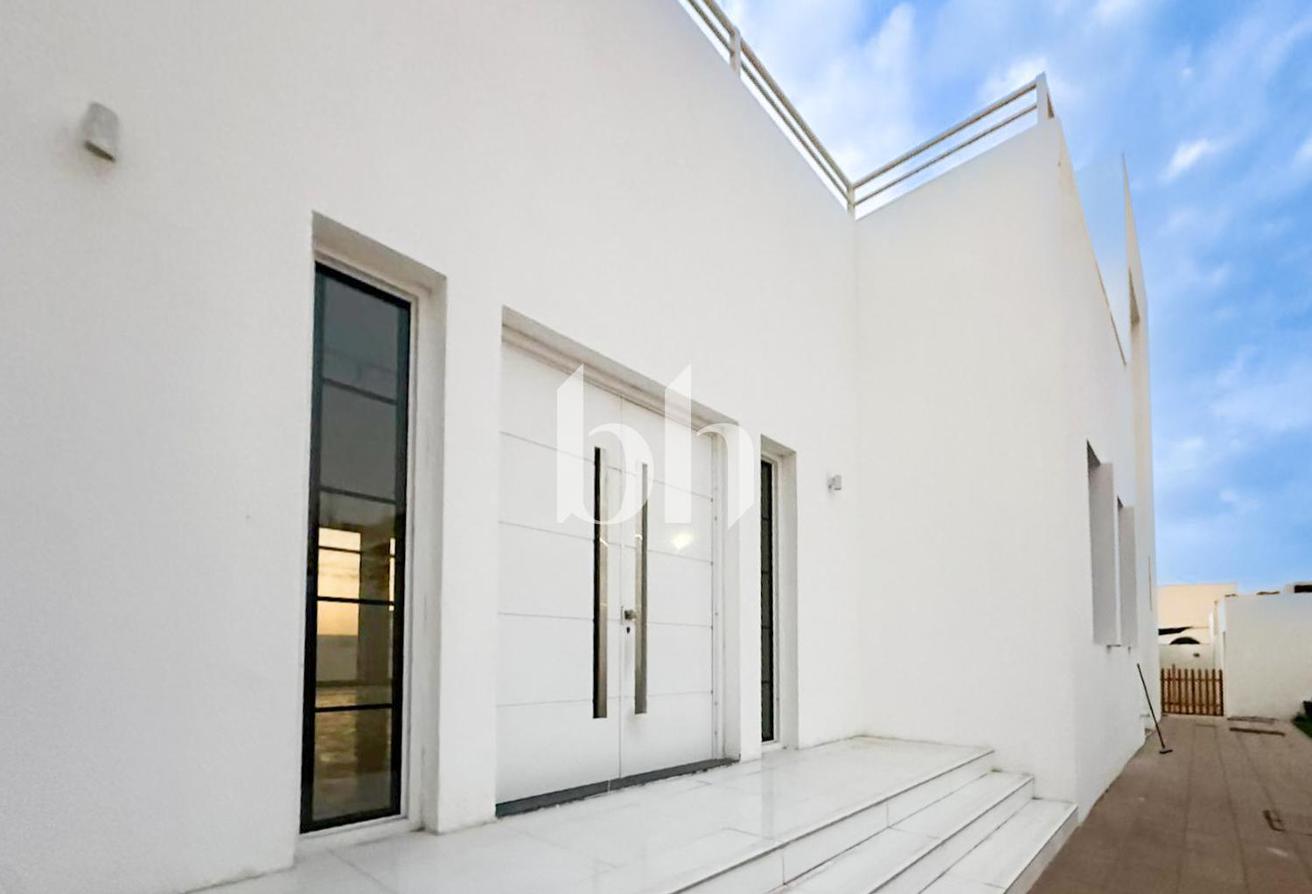 Massive Plot | Upgraded | Ready to move in photo 30
