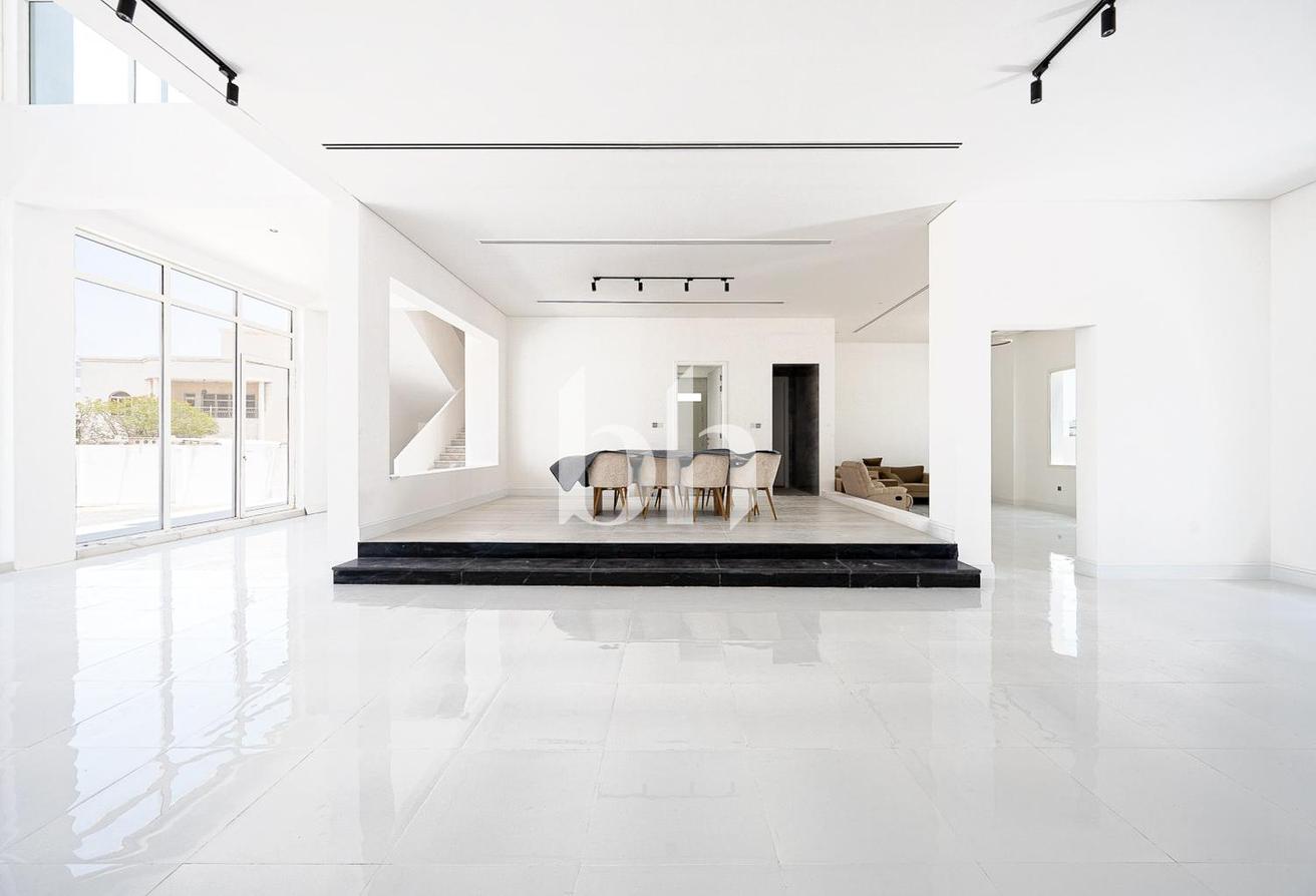 Massive Plot | Upgraded | Ready to move in photo 4