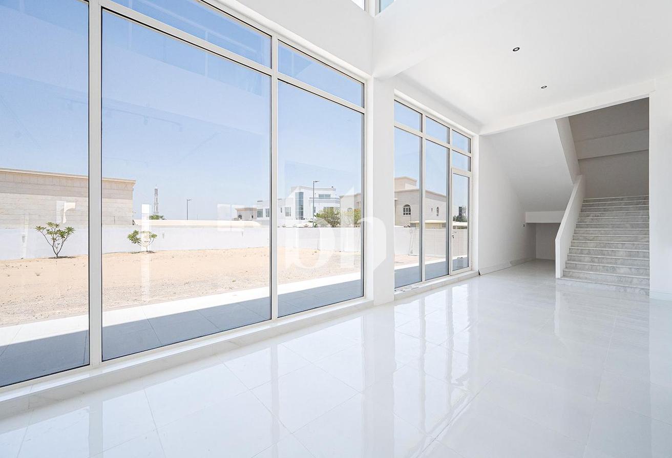 Massive Plot | Upgraded | Ready to move in photo 15