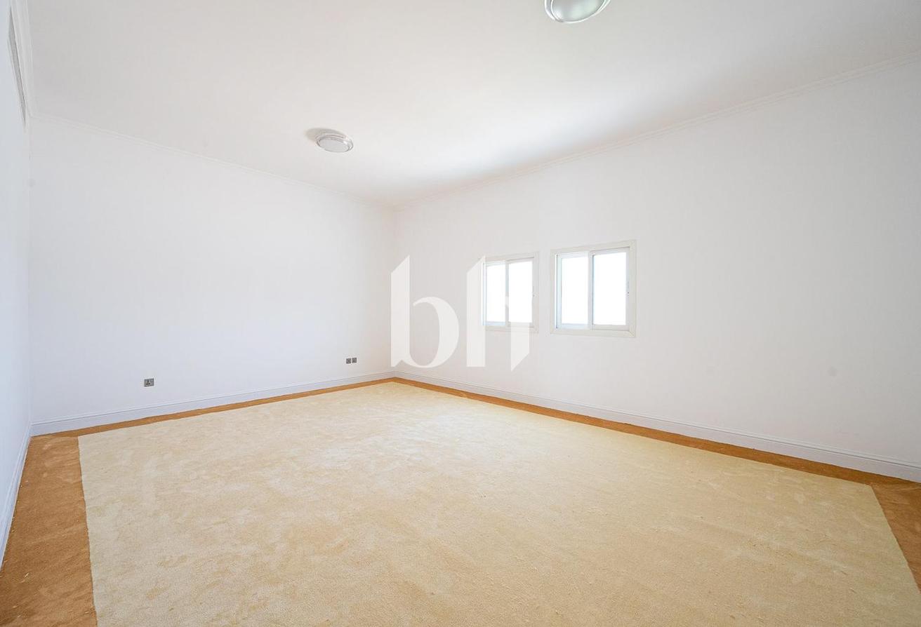 Massive Plot | Upgraded | Ready to move in photo 18