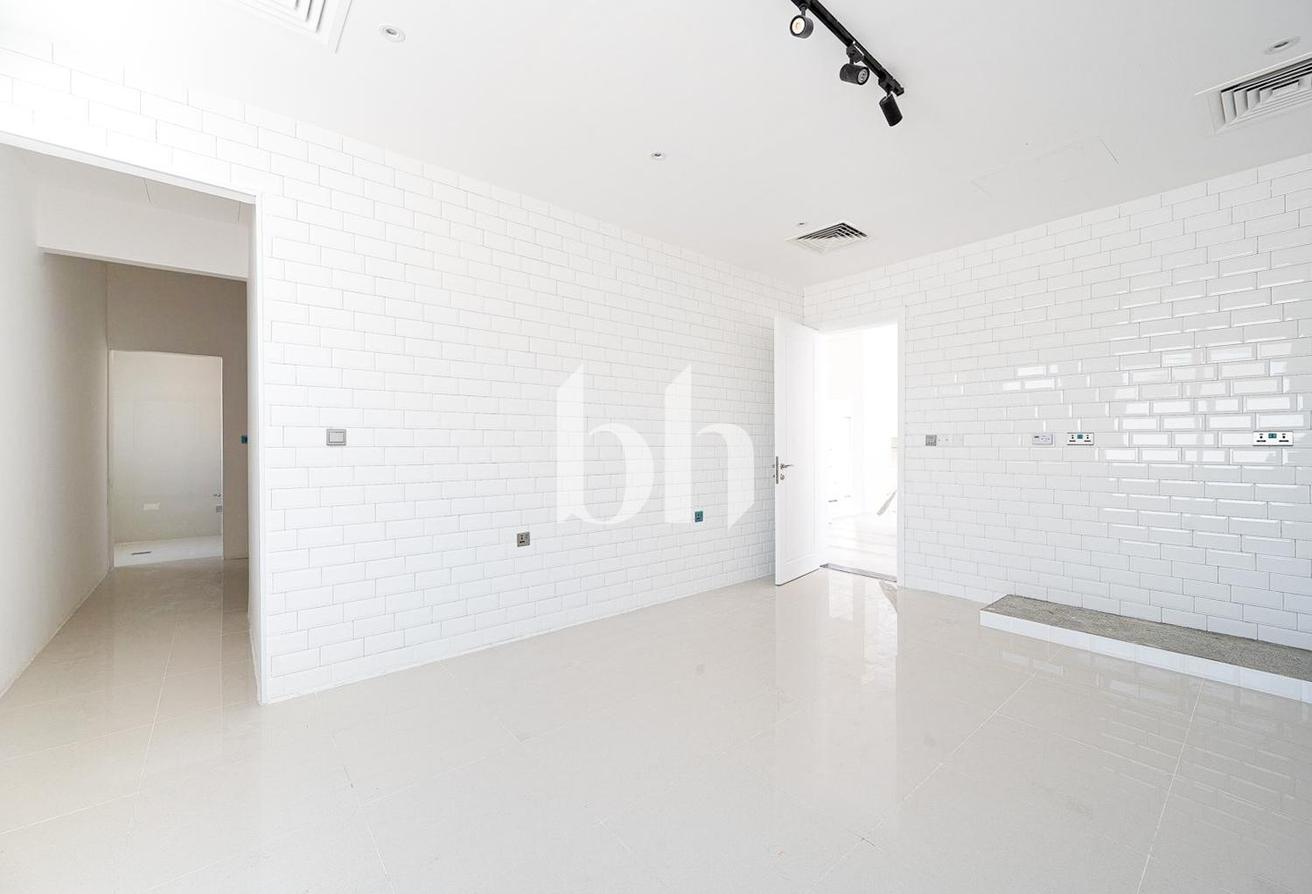 Massive Plot | Upgraded | Ready to move in photo 28