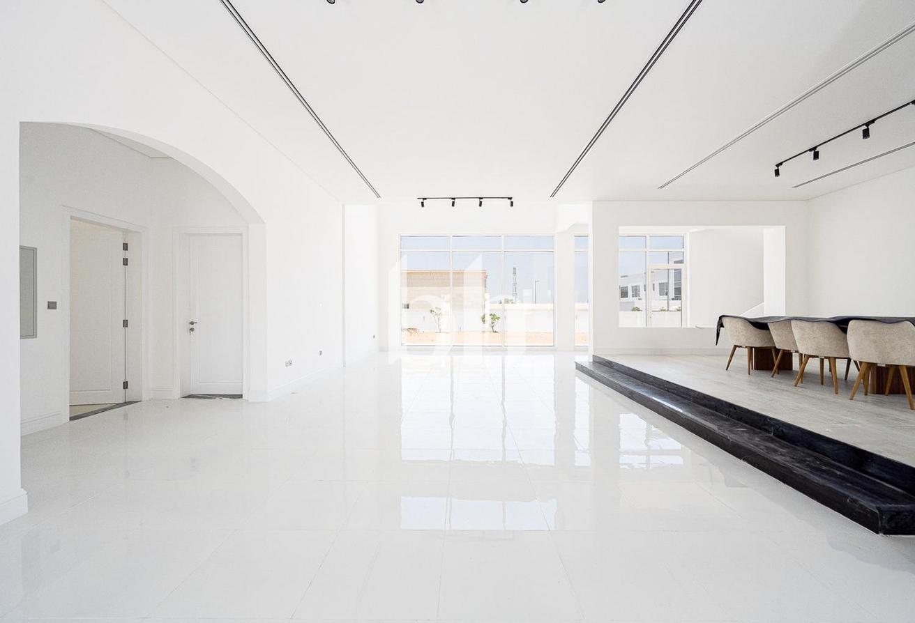 Massive Plot | Upgraded | Ready to move in photo 5
