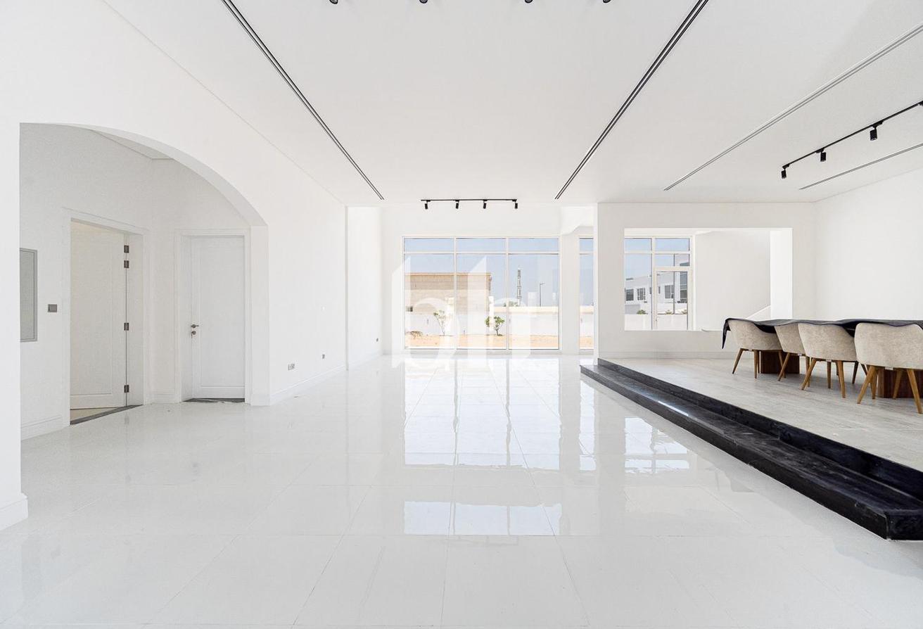 Massive Plot | Upgraded | Ready to move in photo 14