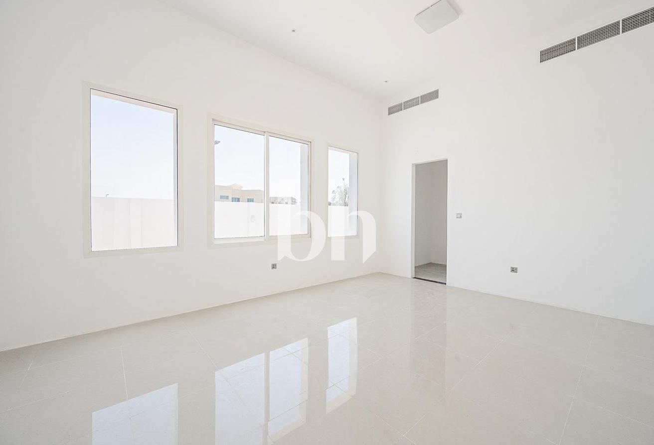Massive Plot | Upgraded | Ready to move in photo 11