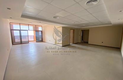 شقة - 2 غرف نوم - 3 حمامات للايجار في برج الكورنيش - طريق كورنيش عجمان - عجمان