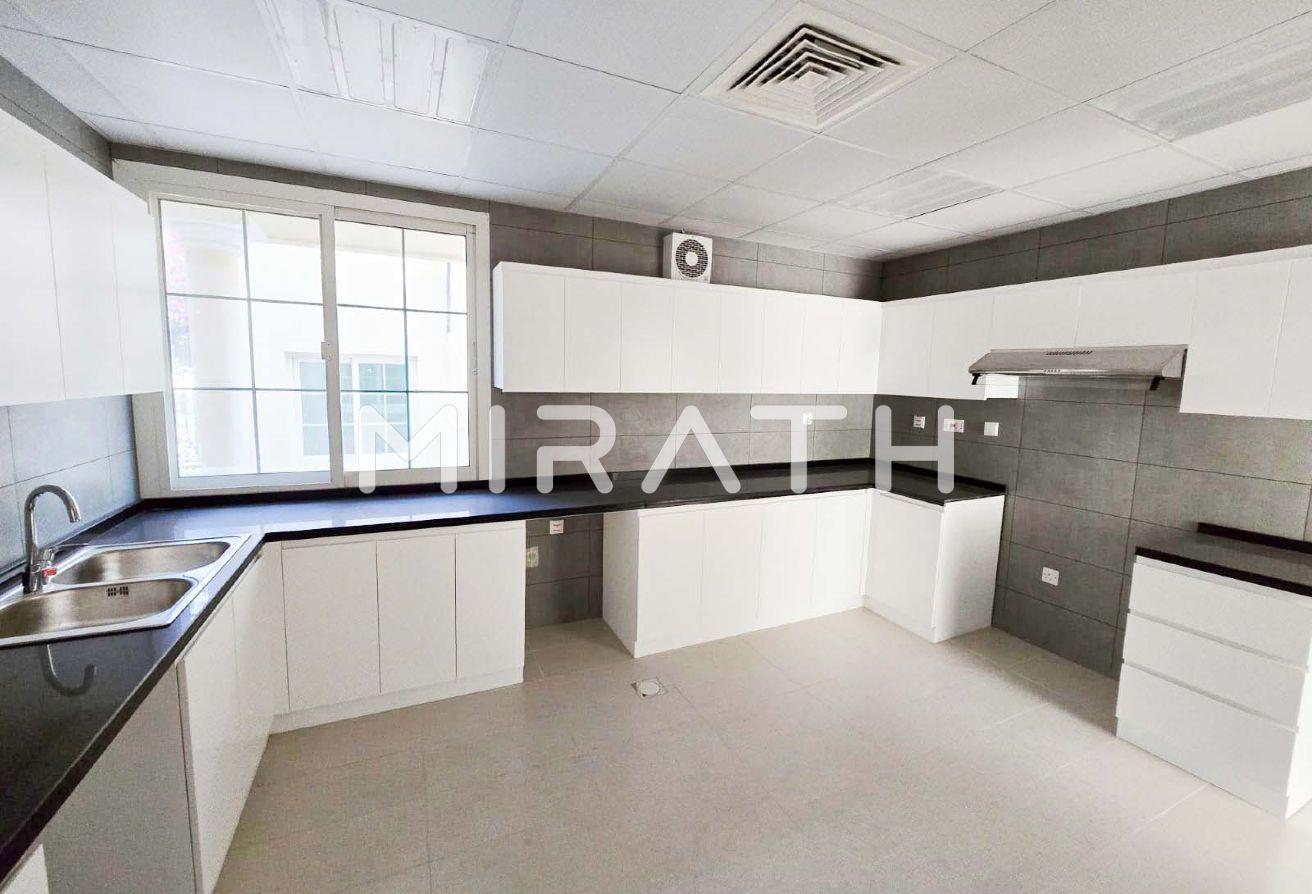 Elegant 4BR | Fully Renovated | Shared Facilities photo 4
