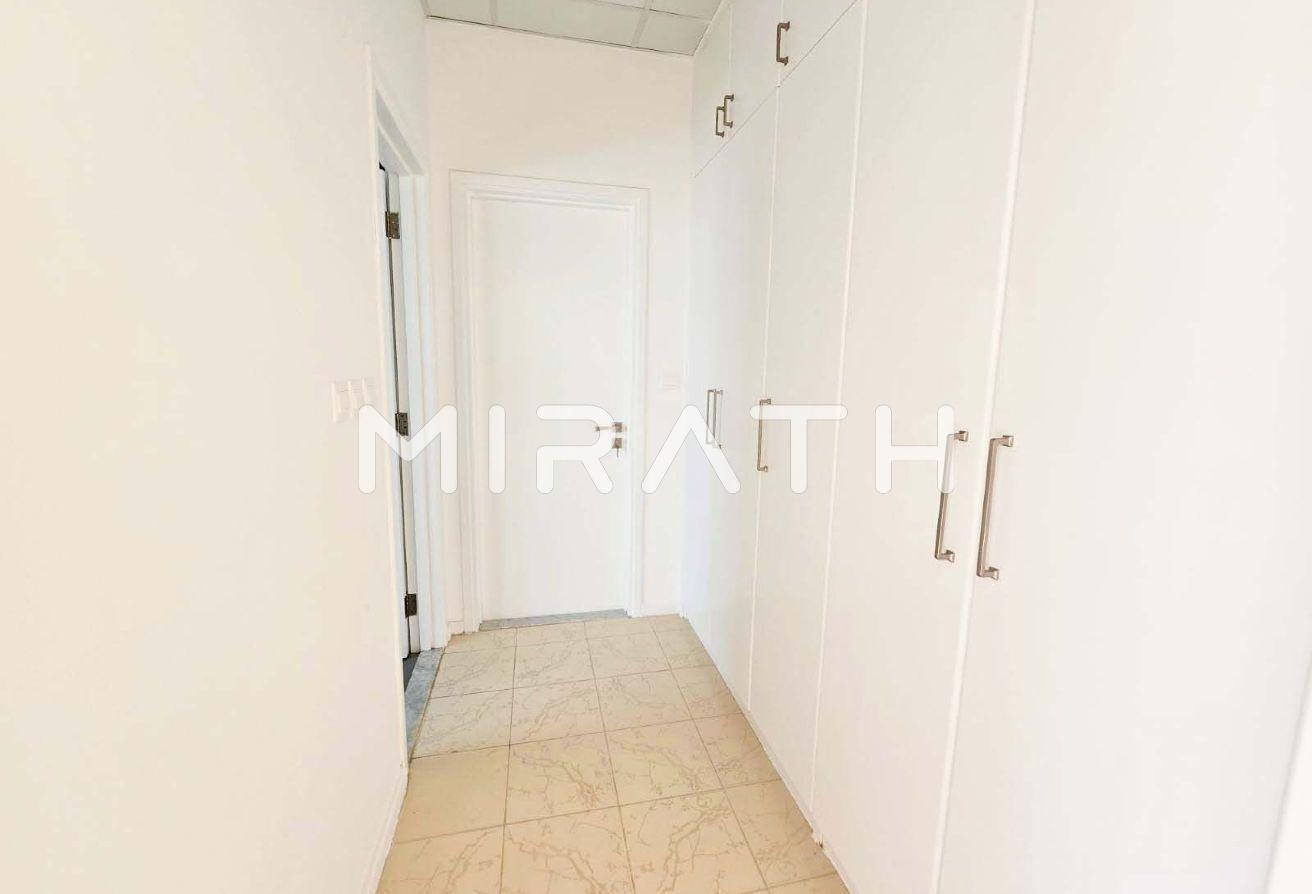 Elegant 4BR | Fully Renovated | Shared Facilities photo 12