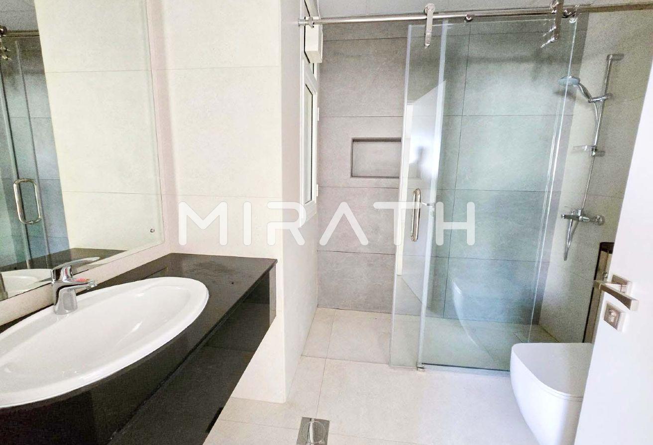 Elegant 4BR | Fully Renovated | Shared Facilities photo 6