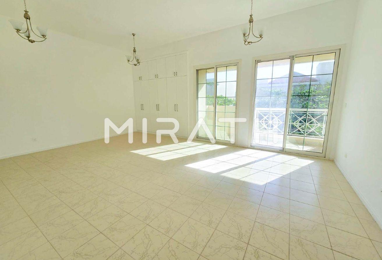 Elegant 4BR | Fully Renovated | Shared Facilities photo 9