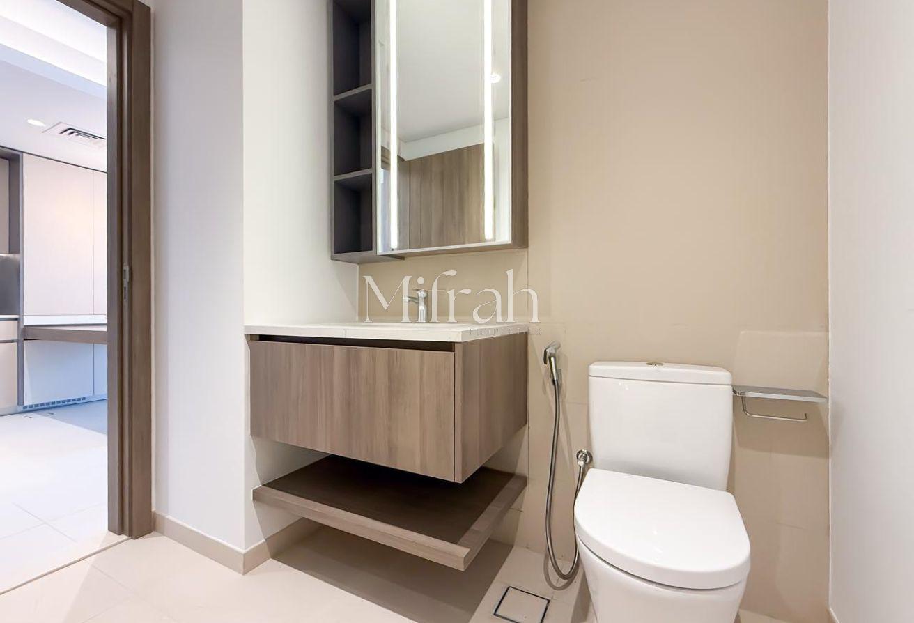 Unfurnished Studio | Laundry Room| Spacious Layout photo 14