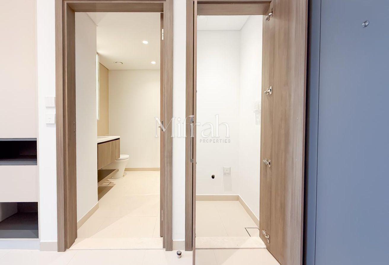 Unfurnished Studio | Laundry Room| Spacious Layout photo 16