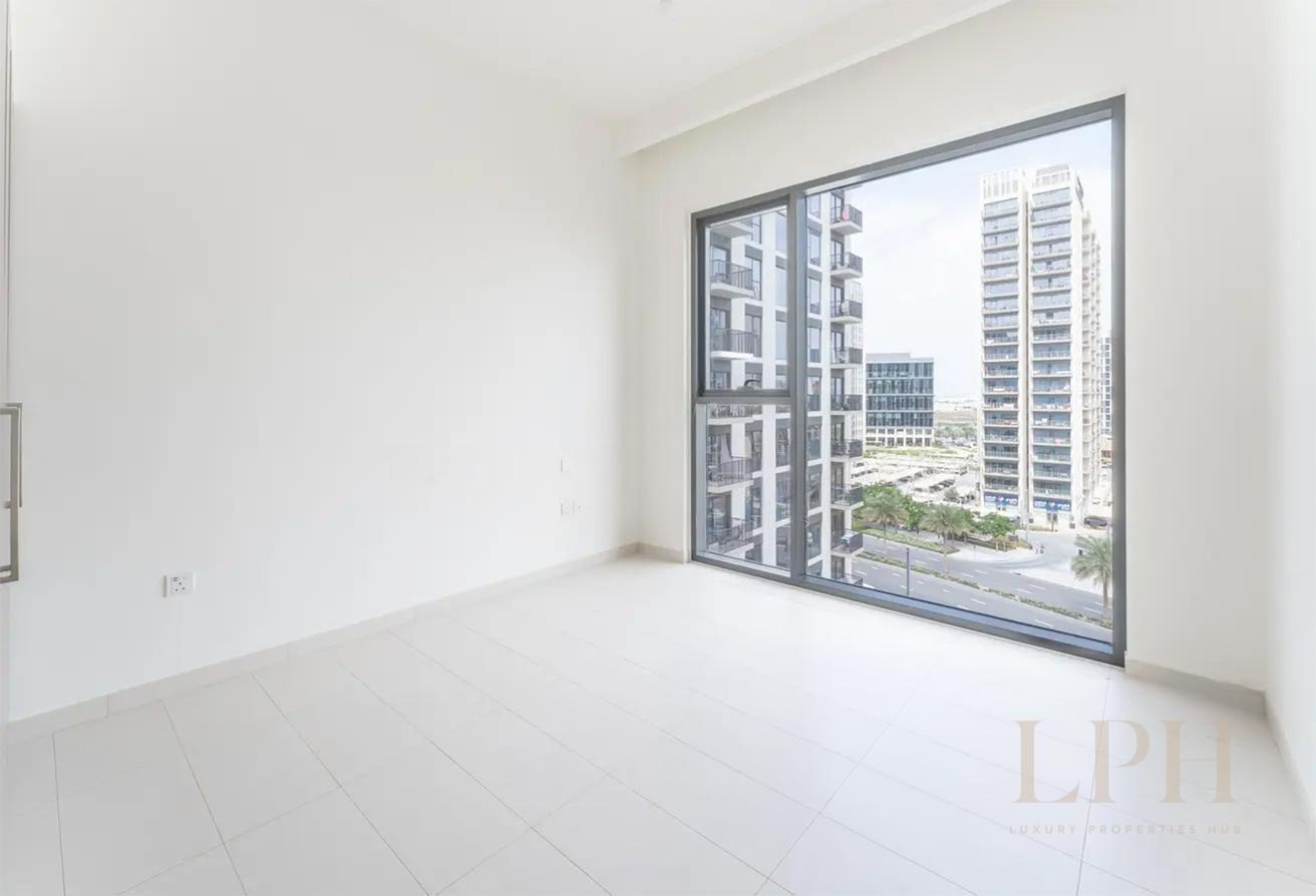 Skyline View | Vacant I High Floor photo 6