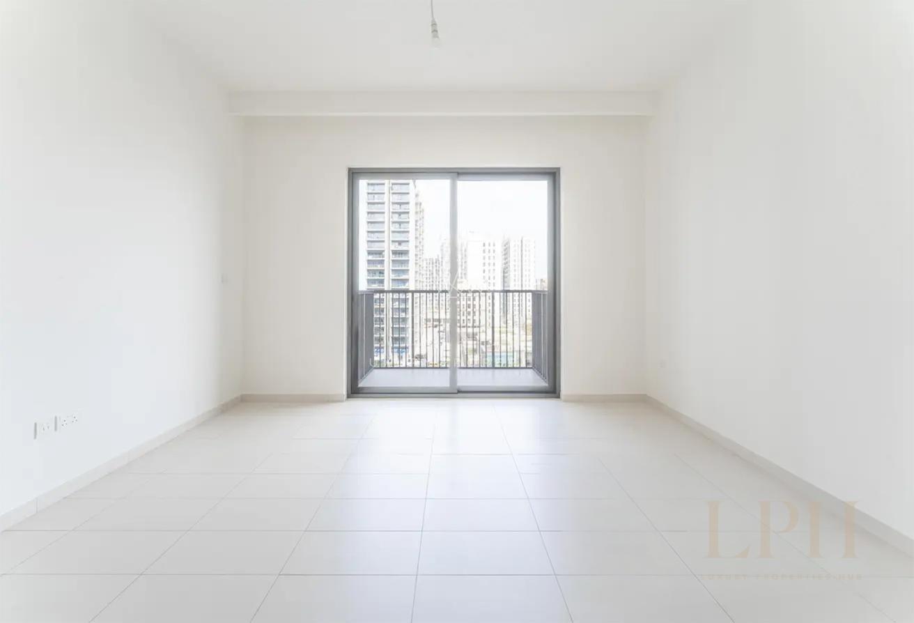 Skyline View | Vacant I High Floor photo 3