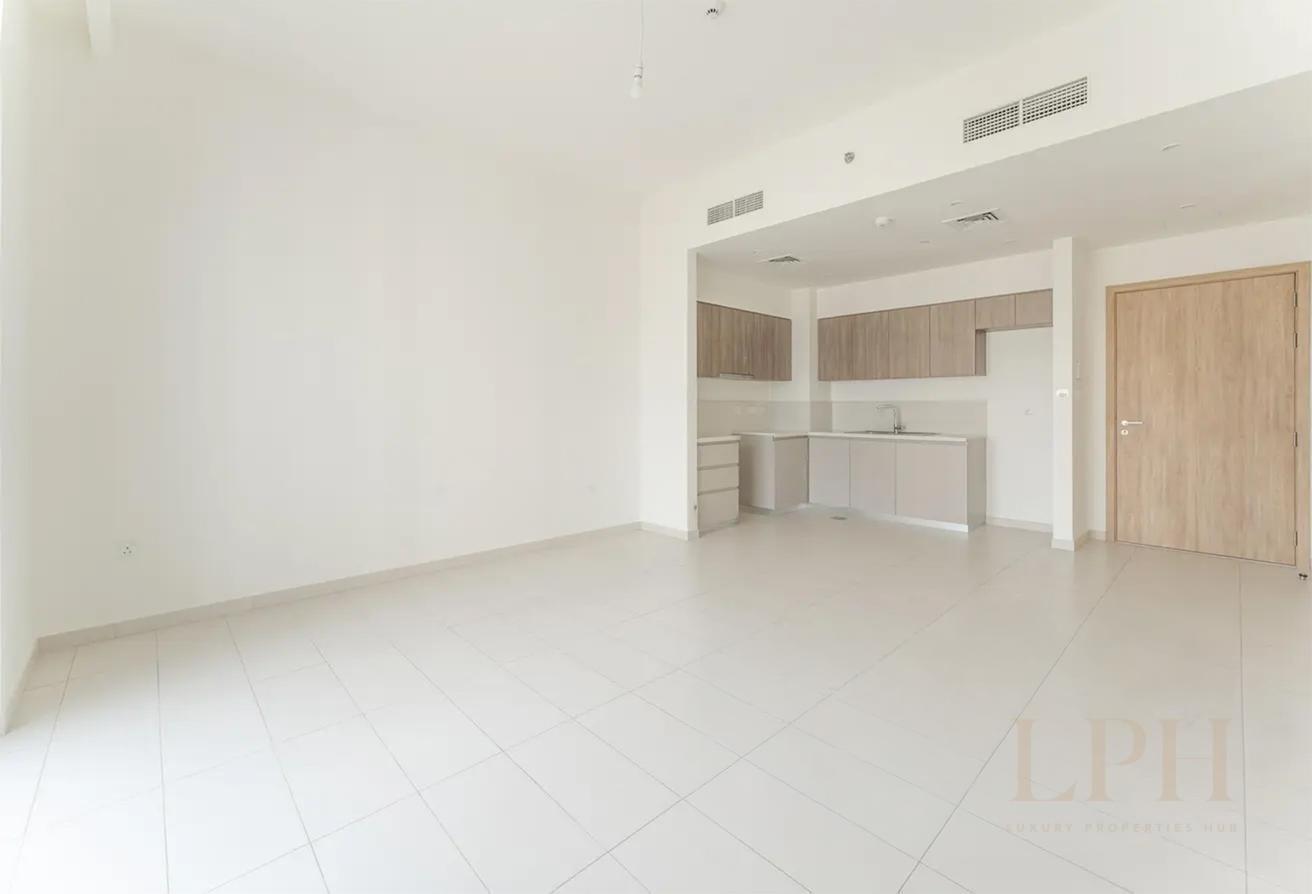 Skyline View | Vacant I High Floor photo 2