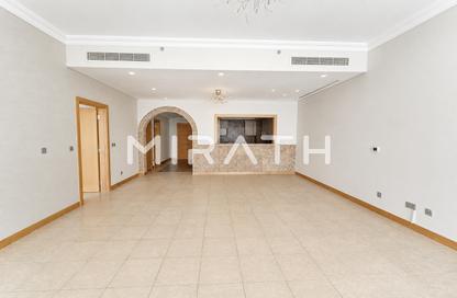 Apartment - 2 - 2 for rent in Al Anbara - Shoreline Apartments - Palm Jumeirah - Dubai