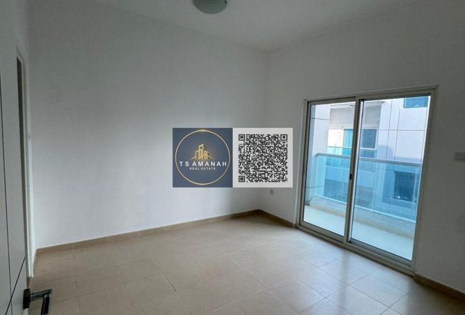 2 Bedrooms + Hall with Parking in City Towers | Di