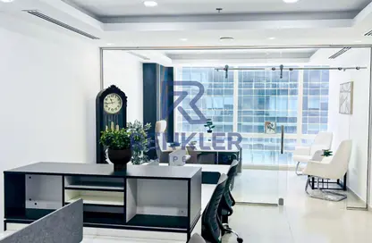 مكتب - غرفة نوم - 1 حمام للايجار في برج تماني - الخليج التجاري - دبي
