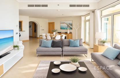 Apartment - 3 - 3 for rent in Al Das - Shoreline Apartments - Palm Jumeirah - Dubai
