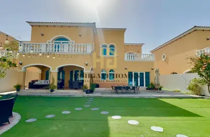 Villa - 5 Bedrooms - 6 Bathrooms for rent in District 2 - Jumeirah Park - Dubai