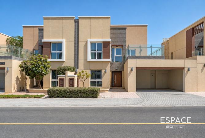Fully Renovated 4 Bed All Ensuite Type 4S2