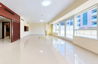 Apartment - 3 Bedrooms - 4 Bathrooms for rent in Golden Sands Tower - Al Barsha 1 - Al Barsha - Dubai