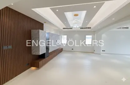 Villa - 4 Bedrooms - 5 Bathrooms for rent in Meadows 9 - Meadows - Dubai