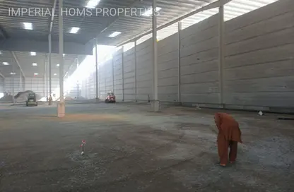 Warehouse - Studio - 2 Bathrooms for rent in Umm Al Thuoob - Umm Al Quwain