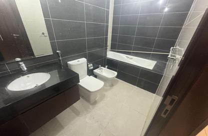 Apartment - 2 Bedrooms - 3 Bathrooms for rent in Burooj Views - Marina Square - Al Reem Island - Abu Dhabi