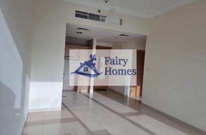 Apartment - 1 - 1 for rent in Mayfair Residency - Business Bay - Dubai