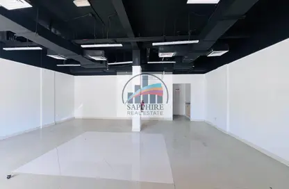 متجر - استوديو - 1 حمام للايجار في L14 - طراز يوناني - المدينة العالمية - دبي