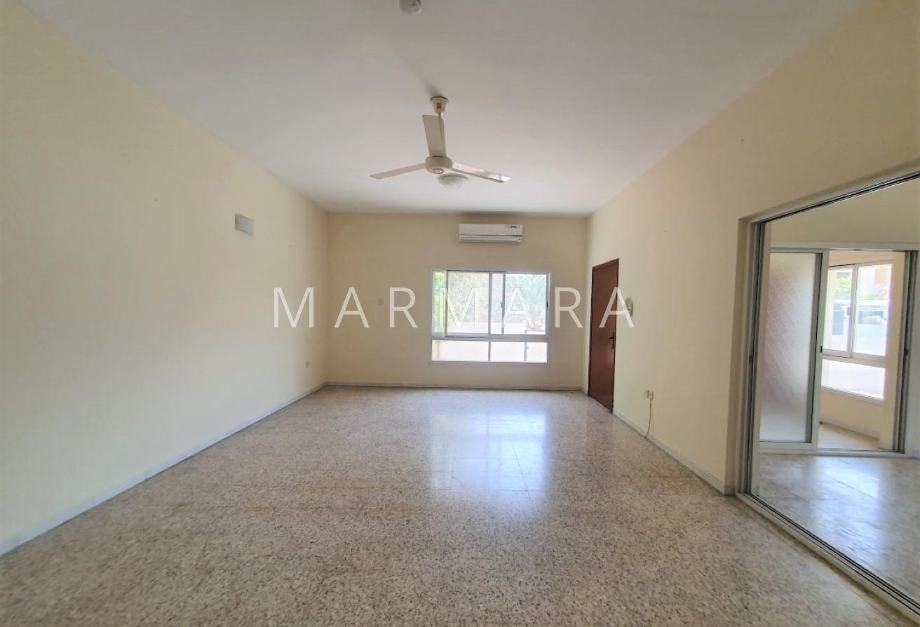 Well Maintained Villa | Private Garden | Vacant photo 17