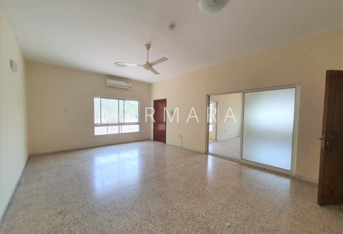 Well Maintained Villa | Private Garden | Vacant photo 13